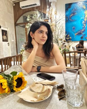 Misha Narang Instagram - Can you spot the dimple too ?
