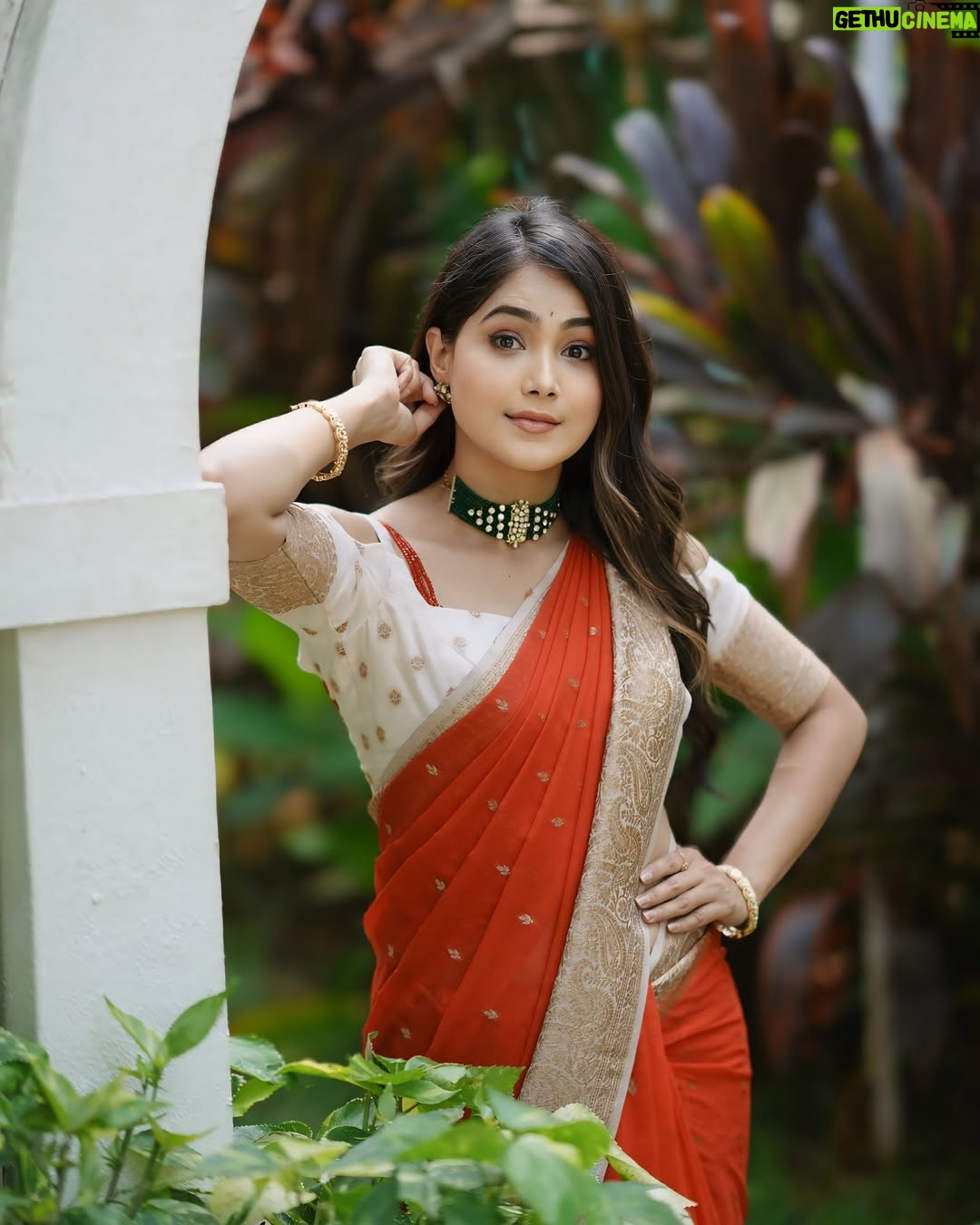 Mokshitha Pai - 106.4K Likes - Love the red ❤️
Lovely saree @cute_in_saree
Designer @dt_bridalstudio
MUA & Hair @makeoverwithtara_raam
VC @omkargowdruphotography
Jewellery @thespatika
Location @shoot_in.official
#nimmamokshithapai #mokshi