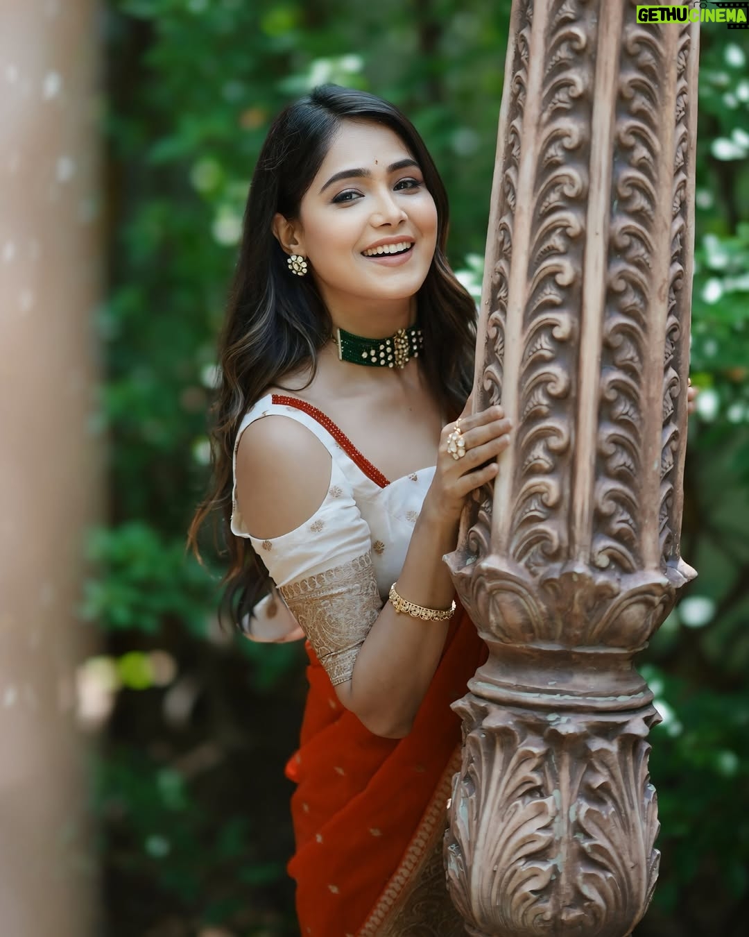Mokshitha Pai - 106.4K Likes - Love the red ❤️
Lovely saree @cute_in_saree
Designer @dt_bridalstudio
MUA & Hair @makeoverwithtara_raam
VC @omkargowdruphotography
Jewellery @thespatika
Location @shoot_in.official
#nimmamokshithapai #mokshi