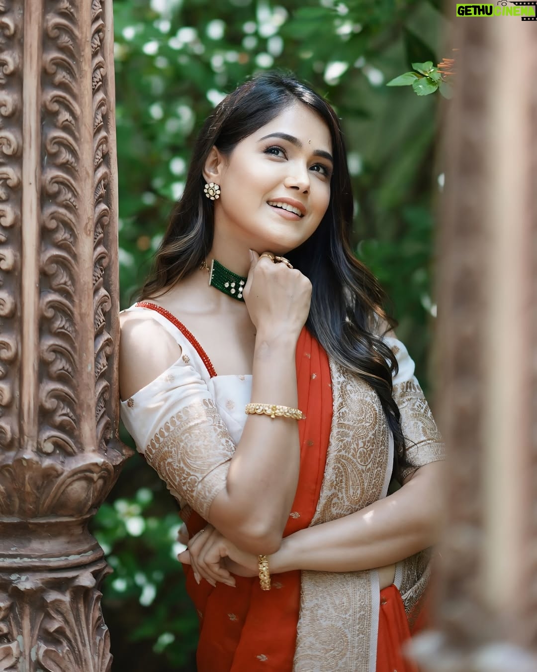 Mokshitha Pai - 106.4K Likes - Love the red ❤️
Lovely saree @cute_in_saree
Designer @dt_bridalstudio
MUA & Hair @makeoverwithtara_raam
VC @omkargowdruphotography
Jewellery @thespatika
Location @shoot_in.official
#nimmamokshithapai #mokshi