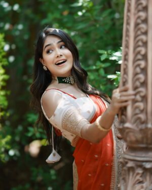 Mokshitha Pai Instagram - Love the red ❤️

Lovely saree @cute_in_saree 
Designer @dt_bridalstudio 
MUA & Hair @makeoverwithtara_raam 
VC @omkargowdruphotography 
Jewellery @thespatika 
Location @shoot_in.official

#nimmamokshithapai #mokshi