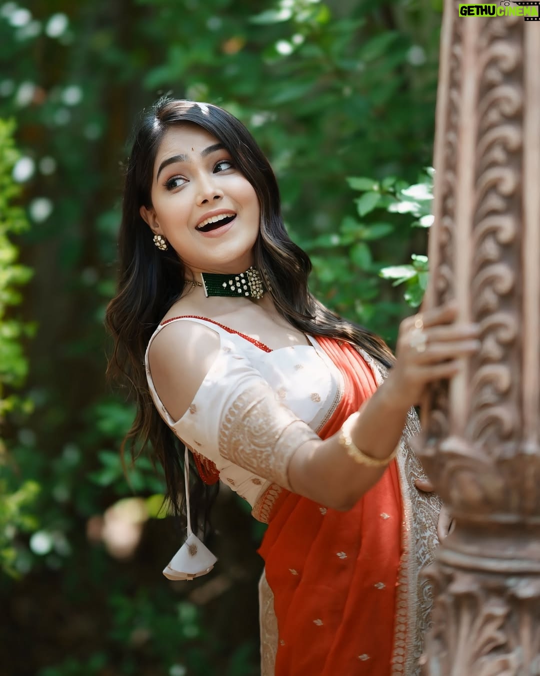 Mokshitha Pai - 106.4K Likes - Love the red ❤️
Lovely saree @cute_in_saree
Designer @dt_bridalstudio
MUA & Hair @makeoverwithtara_raam
VC @omkargowdruphotography
Jewellery @thespatika
Location @shoot_in.official
#nimmamokshithapai #mokshi