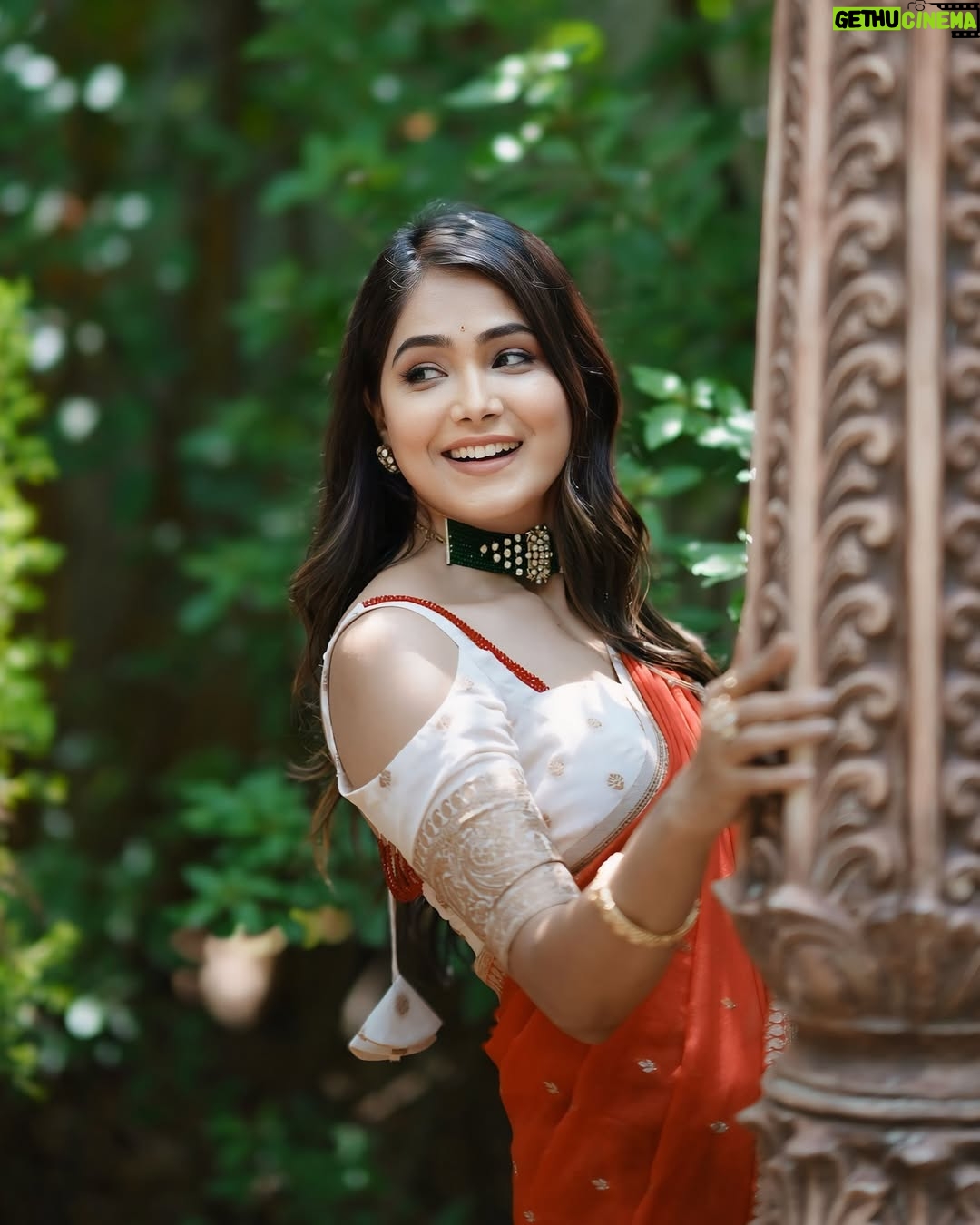 Mokshitha Pai - 106.4K Likes - Love the red ❤️
Lovely saree @cute_in_saree
Designer @dt_bridalstudio
MUA & Hair @makeoverwithtara_raam
VC @omkargowdruphotography
Jewellery @thespatika
Location @shoot_in.official
#nimmamokshithapai #mokshi
