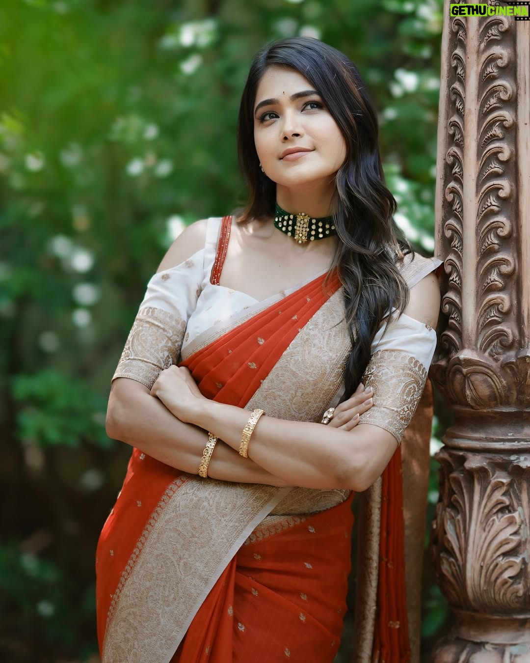 Mokshitha Pai - 106.4K Likes - Love the red ❤️
Lovely saree @cute_in_saree
Designer @dt_bridalstudio
MUA & Hair @makeoverwithtara_raam
VC @omkargowdruphotography
Jewellery @thespatika
Location @shoot_in.official
#nimmamokshithapai #mokshi