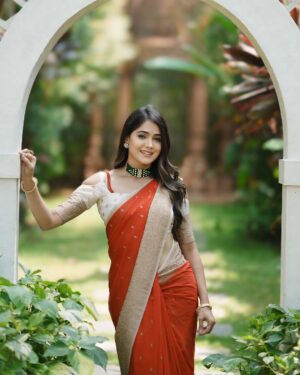 Mokshitha Pai Instagram - Love the red ❤️

Lovely saree @cute_in_saree 
Designer @dt_bridalstudio 
MUA & Hair @makeoverwithtara_raam 
VC @omkargowdruphotography 
Jewellery @thespatika 
Location @shoot_in.official

#nimmamokshithapai #mokshi