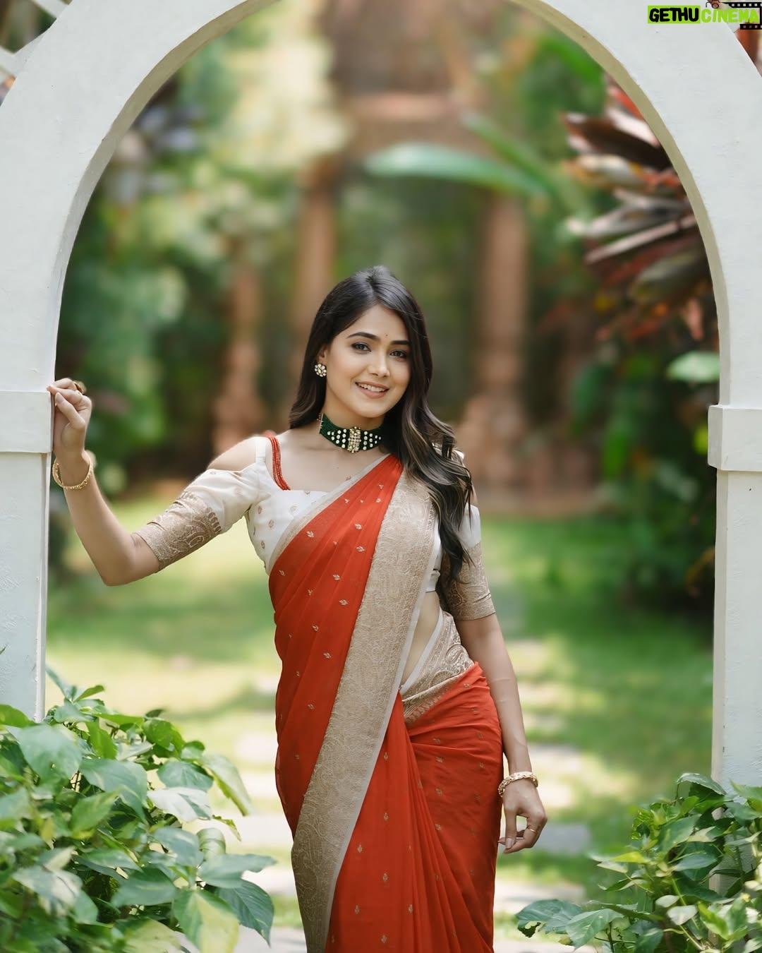Mokshitha Pai - 106.4K Likes - Love the red ❤️
Lovely saree @cute_in_saree
Designer @dt_bridalstudio
MUA & Hair @makeoverwithtara_raam
VC @omkargowdruphotography
Jewellery @thespatika
Location @shoot_in.official
#nimmamokshithapai #mokshi