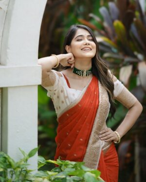 Mokshitha Pai Instagram - Love the red ❤️

Lovely saree @cute_in_saree 
Designer @dt_bridalstudio 
MUA & Hair @makeoverwithtara_raam 
VC @omkargowdruphotography 
Jewellery @thespatika 
Location @shoot_in.official

#nimmamokshithapai #mokshi