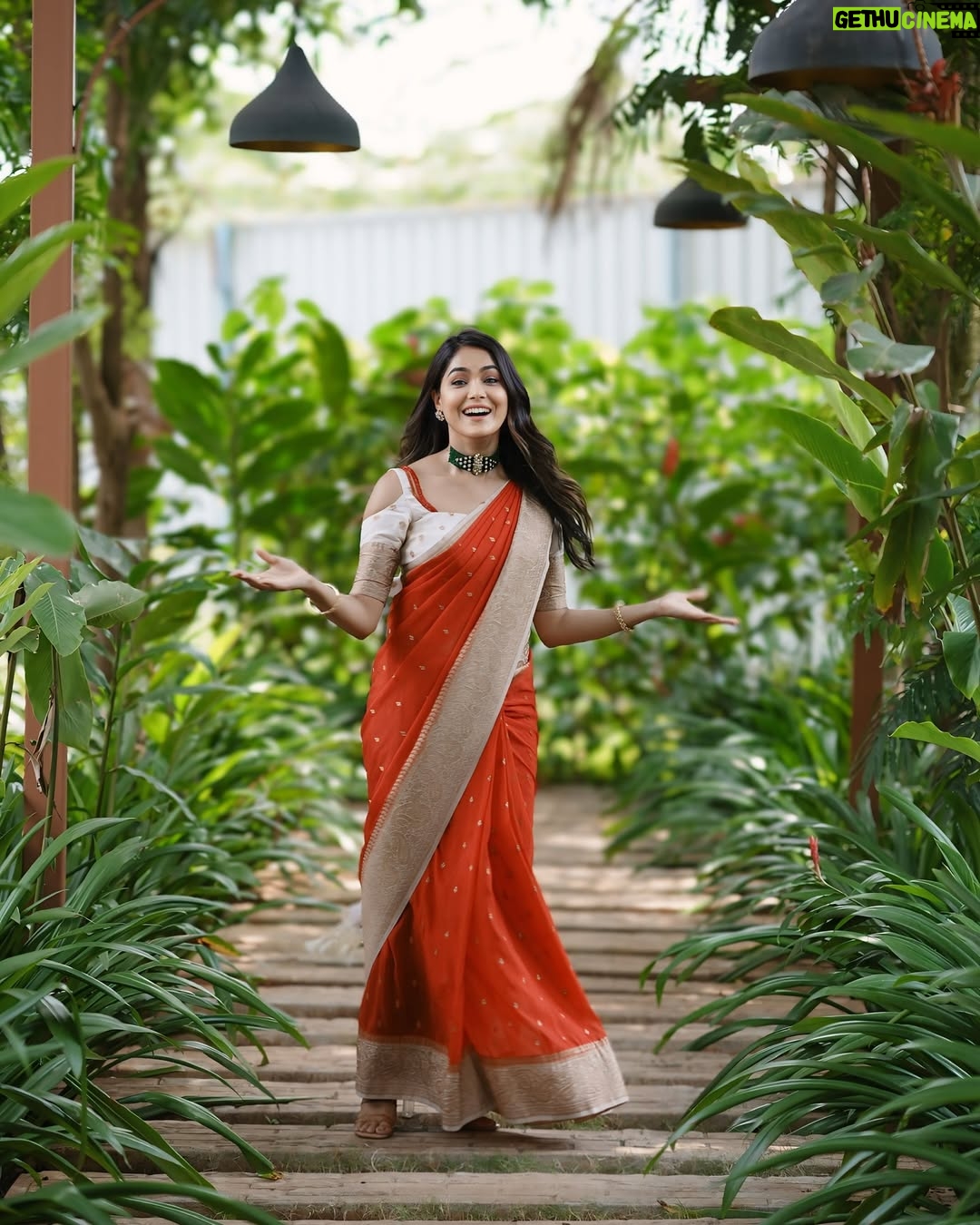 Mokshitha Pai - 106.4K Likes - Love the red ❤️
Lovely saree @cute_in_saree
Designer @dt_bridalstudio
MUA & Hair @makeoverwithtara_raam
VC @omkargowdruphotography
Jewellery @thespatika
Location @shoot_in.official
#nimmamokshithapai #mokshi