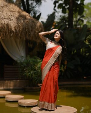 Mokshitha Pai Instagram - Love the red ❤️

Lovely saree @cute_in_saree 
Designer @dt_bridalstudio 
MUA & Hair @makeoverwithtara_raam 
VC @omkargowdruphotography 
Jewellery @thespatika 
Location @shoot_in.official

#nimmamokshithapai #mokshi