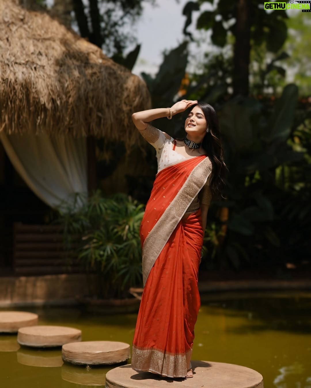 Mokshitha Pai - 106.4K Likes - Love the red ❤️
Lovely saree @cute_in_saree
Designer @dt_bridalstudio
MUA & Hair @makeoverwithtara_raam
VC @omkargowdruphotography
Jewellery @thespatika
Location @shoot_in.official
#nimmamokshithapai #mokshi