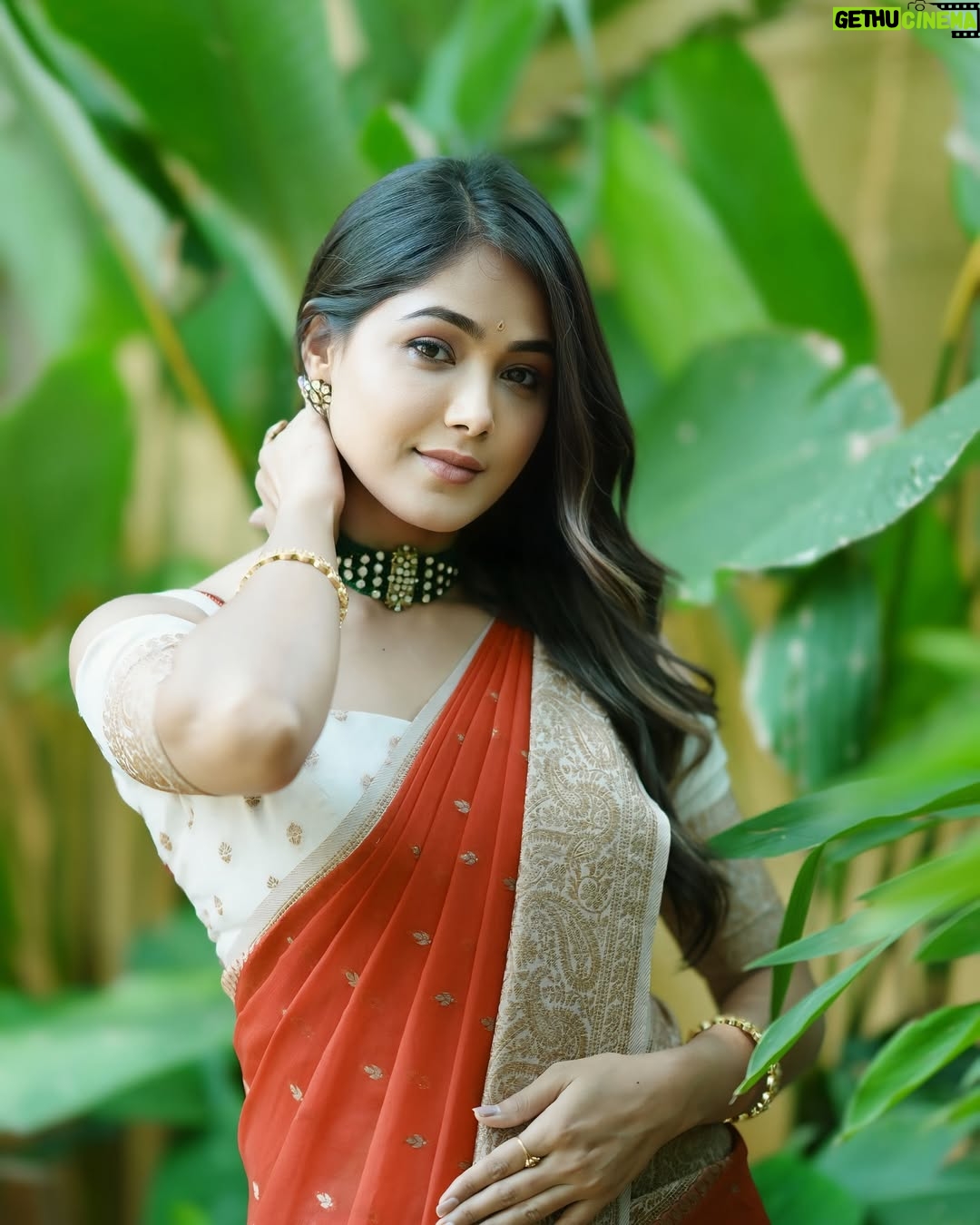 Mokshitha Pai - 106.4K Likes - Love the red ❤️
Lovely saree @cute_in_saree
Designer @dt_bridalstudio
MUA & Hair @makeoverwithtara_raam
VC @omkargowdruphotography
Jewellery @thespatika
Location @shoot_in.official
#nimmamokshithapai #mokshi