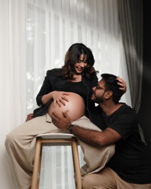 Monica Chinnakotla Instagram - Excited to meet our lil one ✨❤️ 

Photographer @cithrakatha @artman.1994 
Mua @asifaartistry 
Hair @krishna_priya_hairandmakeup 

#maternity #maternityshoot #maternityphotography #momtobe #mom #excited #parentstobe #newparents