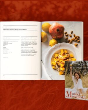 Monika Mrozowska Instagram - Moja najnowsza książka ! 
„Przepis na dobre życie” 
PREMIERA KSIĄŻKI ODBĘDZIE SIĘ 25.10! Ale już teraz możecie zamawiać ją w przedsprzedaży ❤️ Link zostawiłam Wam na IGS 
Dziękuję wydawcy @wydawnictwoluna , autorce pięknych zdjęć @karolinasynowiec_fotografia , autorce okładkowego make Up @jola_boska_mua oraz … moim dzieciom, choć praca z nimi była czasami totalną ekwilibrystyką 🙈😅!
Dziękuję również Wam, bo Wasza obecność nieustająco mobilizuje mnie do pracy ❤️
#książka #ksiazkakucharska #ksiazkakulinarna #jedzenie #sniadanie #obiad #kolacja #preorder