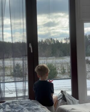 Monika Mrozowska Instagram - Kwiecień 🌱❄️ Trochę zimy. Trochę lata.
