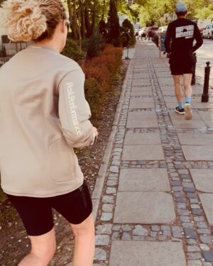 Monika Mrozowska Instagram - Jestem taką szczęściarą, że się tutaj urodziłam i, że tutaj mieszkam. Kocham to miasto ❤️‍🔥 i kocham wszystko to, co mi daje 😍
#warszawa #mojemiasto