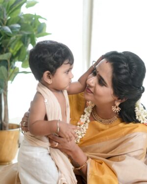 Moulya Instagram - ಹೊಸ ಪುಟ, ಹೊಸ ಕಥೆ Hello ಯುಗಾದಿ !🧿
@pratheekpro 
@aanavganesh 

Pc @rithi__photography 
Mua and hair @hairartistry_by_madhukeerthi_ 
@makeoverwithmadhukeerthi 
Saree @bangaloresareehouse 
Jewels @gemsulove