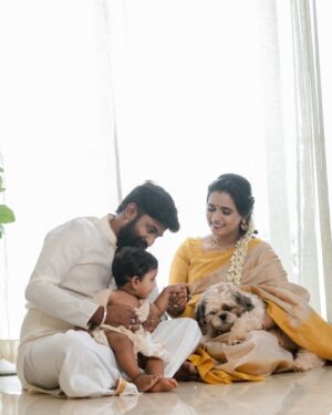 Moulya Instagram - ಹೊಸ ಪುಟ, ಹೊಸ ಕಥೆ Hello ಯುಗಾದಿ !🧿
@pratheekpro 
@aanavganesh 

Pc @rithi__photography 
Mua and hair @hairartistry_by_madhukeerthi_ 
@makeoverwithmadhukeerthi 
Saree @bangaloresareehouse 
Jewels @gemsulove