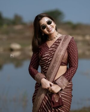 Mouna Guddemane Instagram - “I don’t follow trends, I set them. Watch and learn. “👑
Styling : @savitha_reddy 
Saree : @sri_sai_mysore_silks 
Blouse: @sandhyakiranreddy_official 
Jewellery: @gaanafashion_ethnicjewellery 
Pc : @pkstudiophotography 
.
.
.
#mouna #mouna_guddemane #charu #BossBabe #PowerMove #SheRules #Fearless #OwnTheThrone #ConfidentlyMe #divamode #instagram