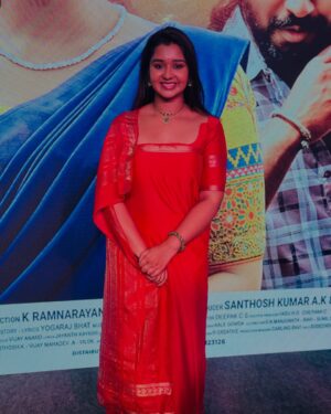 Mouna Guddemane Instagram - ಇಂದು ನಮ್ಮ ಟ್ರೇಲರ್ ಬಿಡುಗಡೆ ಆಗಿದೆ, ದಯವಿಟ್ಟು ನೋಡಿ❤️
ಕುಲದಲ್ಲಿ ಕೀಳ್ಯವುದೋ❤️🔥
Saree: @sitalakshmi_sarees 
Jewellery: @studioemerald15 
#kuladallikeelyavudo #mouna #movie #kannada