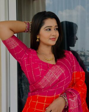 Mouna Guddemane Instagram - Love this colour ❤️
Saree: @sitalakshmi_sarees ❤️
Bangles: @threads_and_kundans 
#mouna #mouna_guddemane #cinema #saree #instagram #instagood #fyp