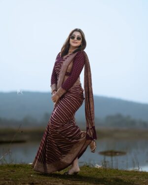 Mouna Guddemane Instagram - “I don’t follow trends, I set them. Watch and learn. “👑
Styling : @savitha_reddy 
Saree : @sri_sai_mysore_silks 
Blouse: @sandhyakiranreddy_official 
Jewellery: @gaanafashion_ethnicjewellery 
Pc : @pkstudiophotography 
.
.
.
#mouna #mouna_guddemane #charu #BossBabe #PowerMove #SheRules #Fearless #OwnTheThrone #ConfidentlyMe #divamode #instagram