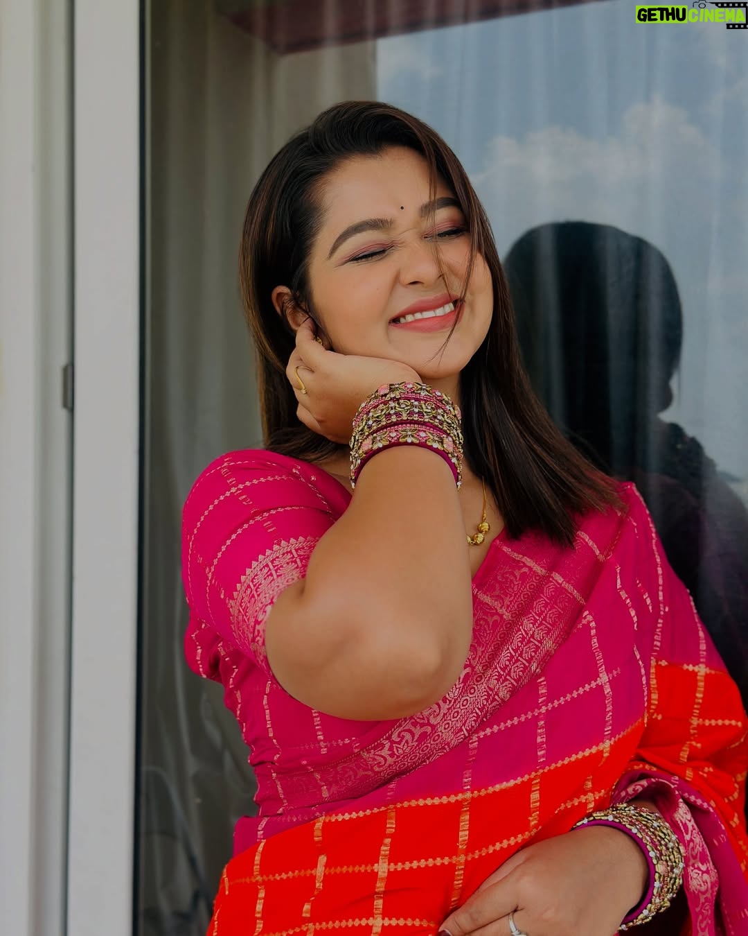 Mouna Guddemane - 34.4K Likes - Love this colour ā¤ļø
Saree: @sitalakshmi_sarees ā¤ļø
Bangles: @threads_and_kundans
#mouna #mouna_guddemane #cinema #saree #instagram #instagood #fyp