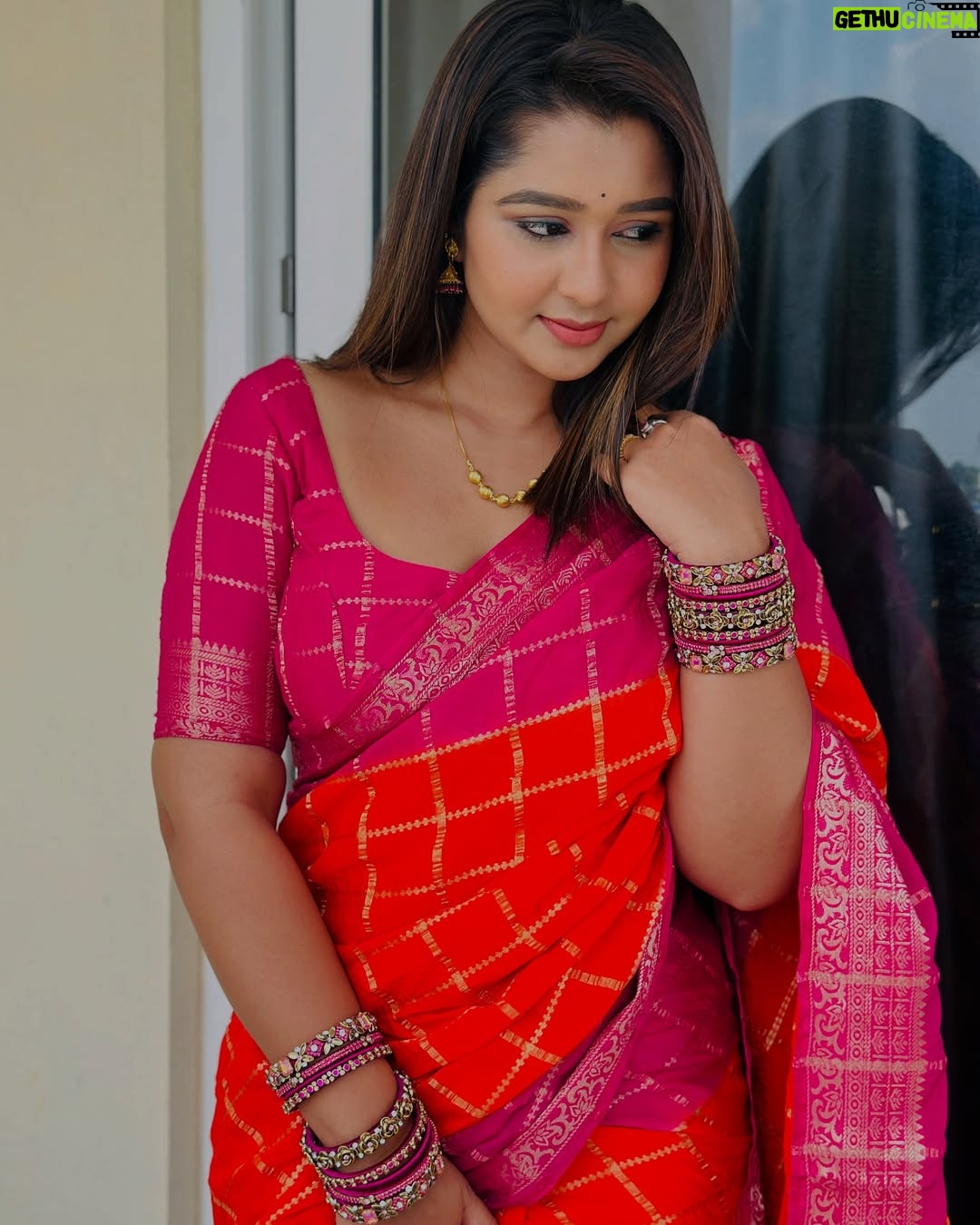 Mouna Guddemane - 34.4K Likes - Love this colour ā¤ļø
Saree: @sitalakshmi_sarees ā¤ļø
Bangles: @threads_and_kundans
#mouna #mouna_guddemane #cinema #saree #instagram #instagood #fyp