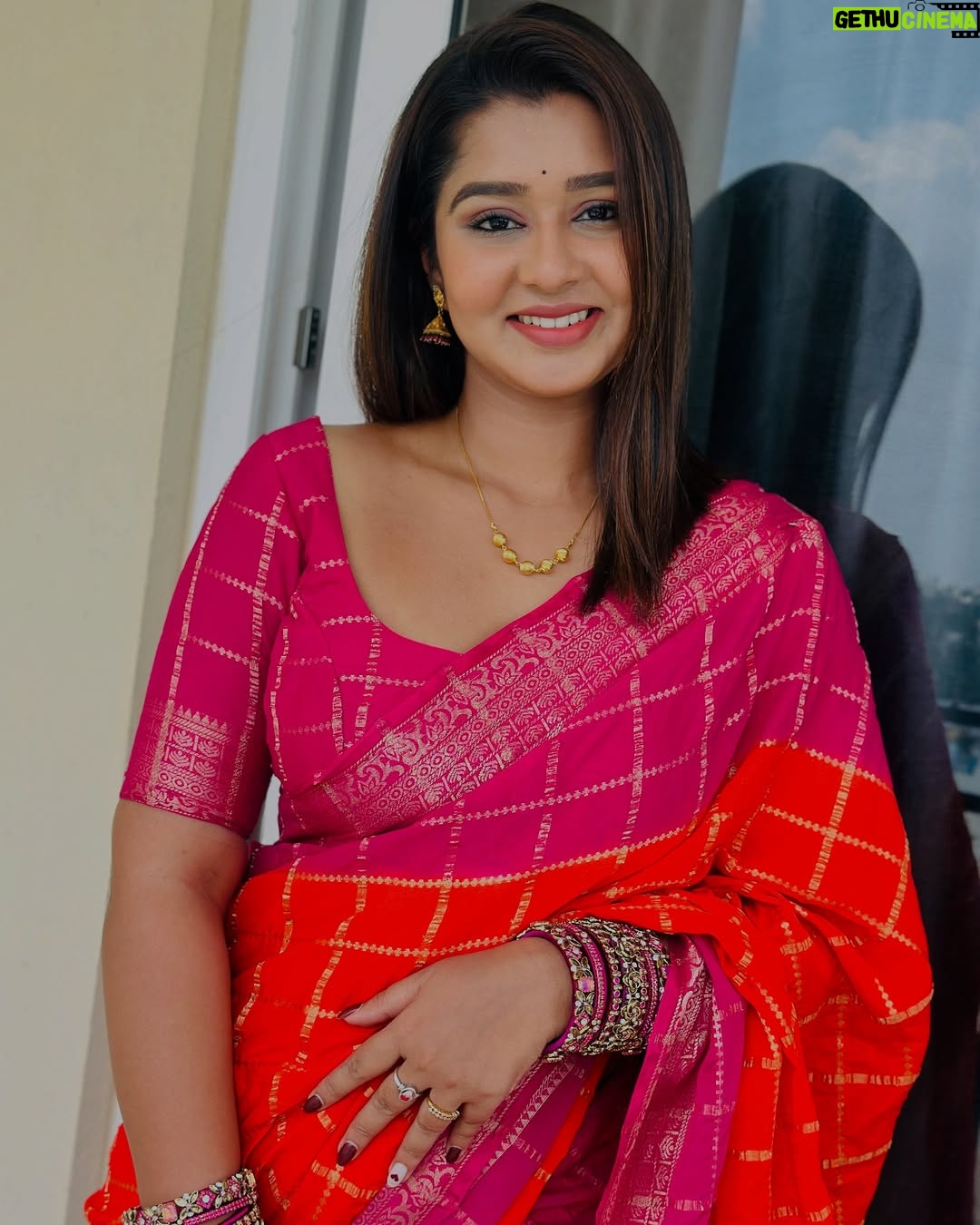 Mouna Guddemane - 34.4K Likes - Love this colour ā¤ļø
Saree: @sitalakshmi_sarees ā¤ļø
Bangles: @threads_and_kundans
#mouna #mouna_guddemane #cinema #saree #instagram #instagood #fyp