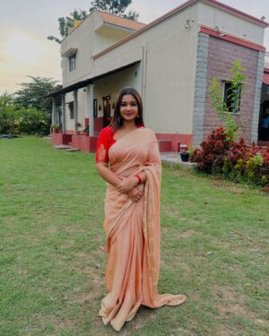 Mouna Guddemane Instagram - Monalisa ❤️
Saree: @vistara_silks ❤️
#mouna #charu #saree #kannada #mouna_guddemane #traditional #ɴᴇᴡᴘᴏsᴛ #fyp #instagram #instagood