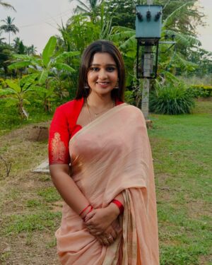 Mouna Guddemane Instagram - Monalisa ❤️
Saree: @vistara_silks ❤️
#mouna #charu #saree #kannada #mouna_guddemane #traditional #ɴᴇᴡᴘᴏsᴛ #fyp #instagram #instagood
