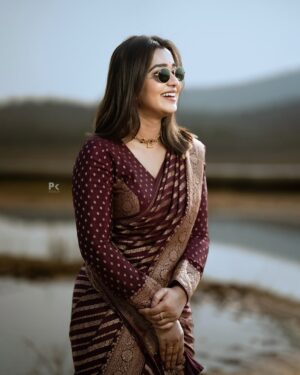 Mouna Guddemane Instagram - “I don’t follow trends, I set them. Watch and learn. “👑
Styling : @savitha_reddy 
Saree : @sri_sai_mysore_silks 
Blouse: @sandhyakiranreddy_official 
Jewellery: @gaanafashion_ethnicjewellery 
Pc : @pkstudiophotography 
.
.
.
#mouna #mouna_guddemane #charu #BossBabe #PowerMove #SheRules #Fearless #OwnTheThrone #ConfidentlyMe #divamode #instagram