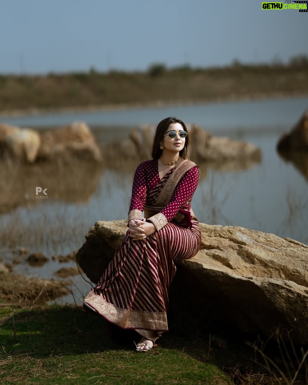 Mouna Guddemane - 492.2K Likes - āI donāt follow trends, I set them. Watch and learn. āš
Styling : @savitha_reddy
Saree : @sri_sai_mysore_silks
Blouse: @sandhyakiranreddy_official
Jewellery: @gaanafashion_ethnicjewellery
Pc : @pkstudiophotography
.
.
.
#mouna #mouna_guddemane #charu #BossBabe #PowerMove #SheRules #Fearless #OwnTheThrone #ConfidentlyMe #divamode #instagram