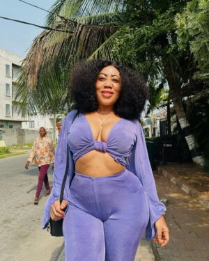 Moyo Lawal Instagram - Always in bloom 🌹
Skinplug @moyolawalplus