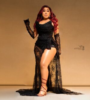 Moyo Lawal Instagram - Miss me 💌
Skinplug @moyolawalplus 
Outfit @gwillsdesigns