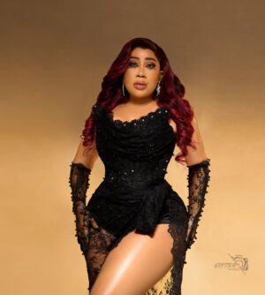 Moyo Lawal Instagram - Miss me 💌
Skinplug @moyolawalplus 
Outfit @gwillsdesigns
