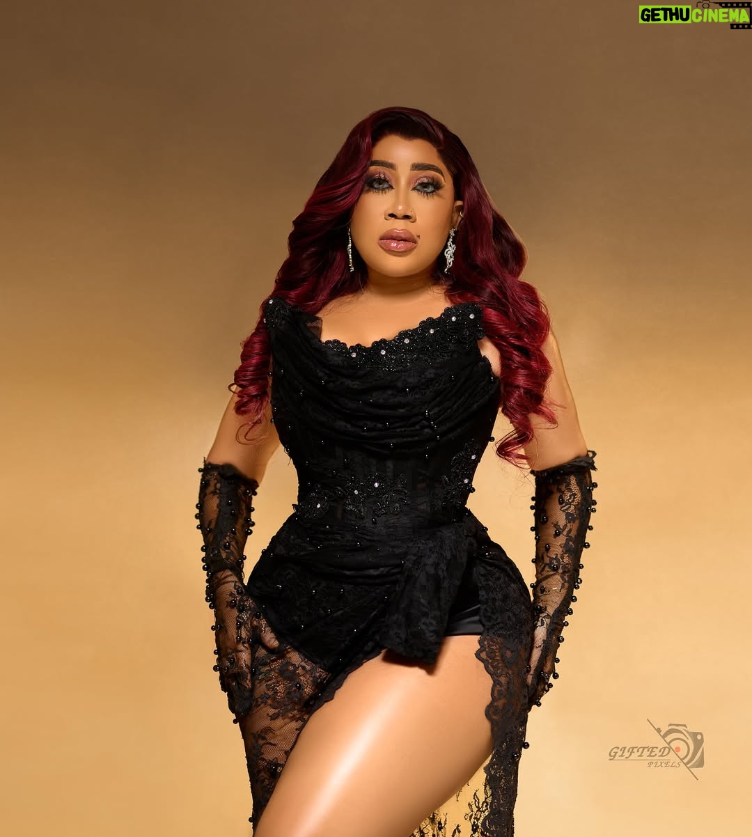 Moyo Lawal - 15.2K Likes - Miss me 💌
Skinplug @moyolawalplus
Outfit @gwillsdesigns