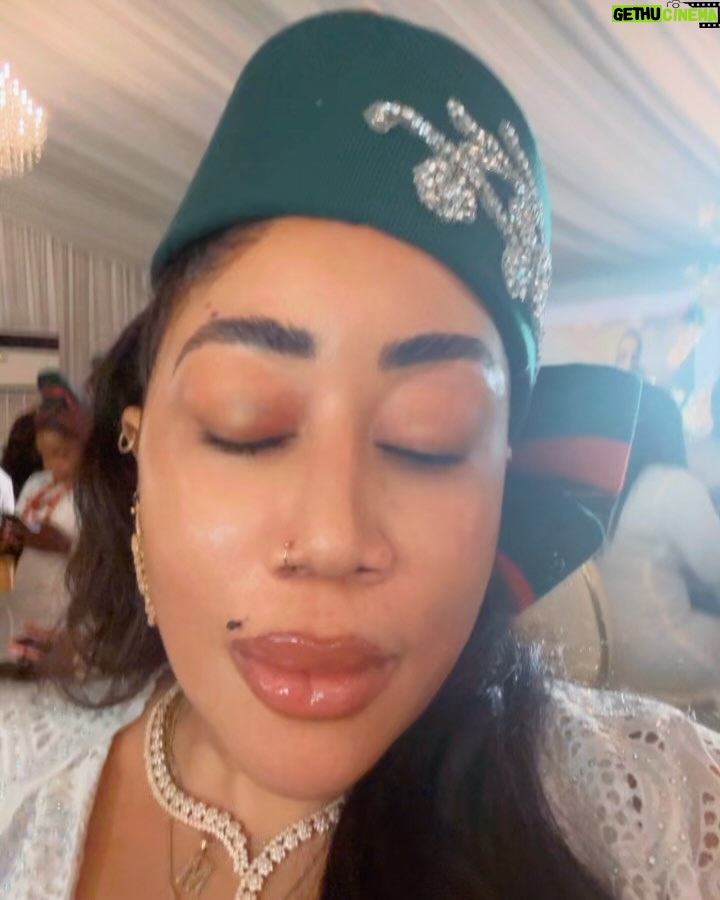 Moyo Lawal - 16.5K Likes - Just apply glossy or lipstick and you can go out like that … swipe 🙃… cc @moyolawalplus
P.s meanwhile it is time to go back to birthday posts ooh 🤣🤣🤣and I have not picked second winner yet ?? Abi ??