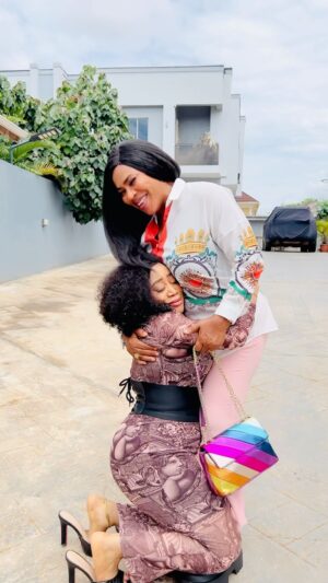 Moyo Lawal Instagram - Ironically ,I shy away from posting personnal things on social media but I have decided that in the spirit of being 21 again😝, I will start to share things that really mean something to me here ….. …. But I digress , let me get to the Koko of this video ….
 I actually said in the spirit of actually sharing things that are authentic to who I really am behind the camera , I will post this on my sweet sixteen forever @faithiawilliams birthday but I was off social media last week unfortunately…. Now to the real tea … 
  Like almost 12/13 years ago when I started doing film proper…. Anti Fathia was one of the first stars I met and she was super nice to me …. Then I went on a break for like a year or two (per usual , me and my breaks to try to discover myself and be sure of what I really wanted to do …
 However , I am not one to do nothing, during that break , I started selling things clothes and wait for it 🤣🤣wait for it …. (You guessed right ) … Cream 🙈… back to my story …. I remember , Anti Faithia was one of the people who bought cream from me and even dashed me money sef 🤣🤣🤣..Thank you mama❤️ ..
 Then the story doesn’t end there oooh , she did one film like that after I had my break , gave me a role …. See equipments oooh 😩😭, it is probably the most equipments I have seen at a go till date sef 😩🙈then the food , and she paid me so well eeeh 😩😭… .. 
  Seeing Anti faithia again after all this years on @ayoolaiya s set for ***ANISURU** just took me down memory lane and I decide to share … 
  P.s I don’t know what her secret to  staying vibrant , talented and have I mentioned looking sooo yummy is , but that is something she definitely needs to share … xoxo mama 🌹🌹🌹
 P.s Belated birthday mama @faithiawilliams hope this new year brings you , even more delightful memories and endless blessings ❤️