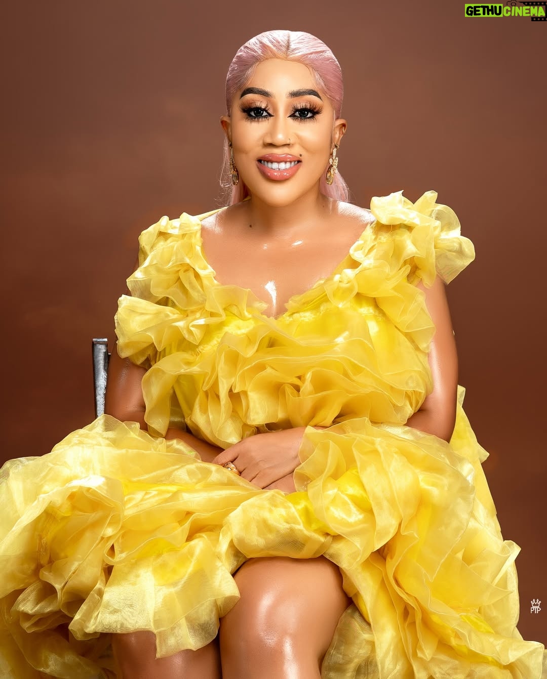 Moyo Lawal - 19.7K Likes - A ray of sunshine ☀️ that has absolutely no capacity to hate or dislike no matter the circumstances….. …. ….. …. Accordingly to
Romans 12-19 …. Do not take revenge, my dear friends, but leave room for Gods wrath, for it is written ; it is mine to avenge”. Says the lord. (20).. on the contrary; if your enemy is hungry , feed him ; if he is thirsty, give him something to drink … …
#loveandlight always
#soblessedandfiercelygrateful
🎆 @praise_that_photographer
💄 @iwalewa_signatures
👗 @selizroyal_headwears
Skinplug @moyolawalplus
#moyobaby