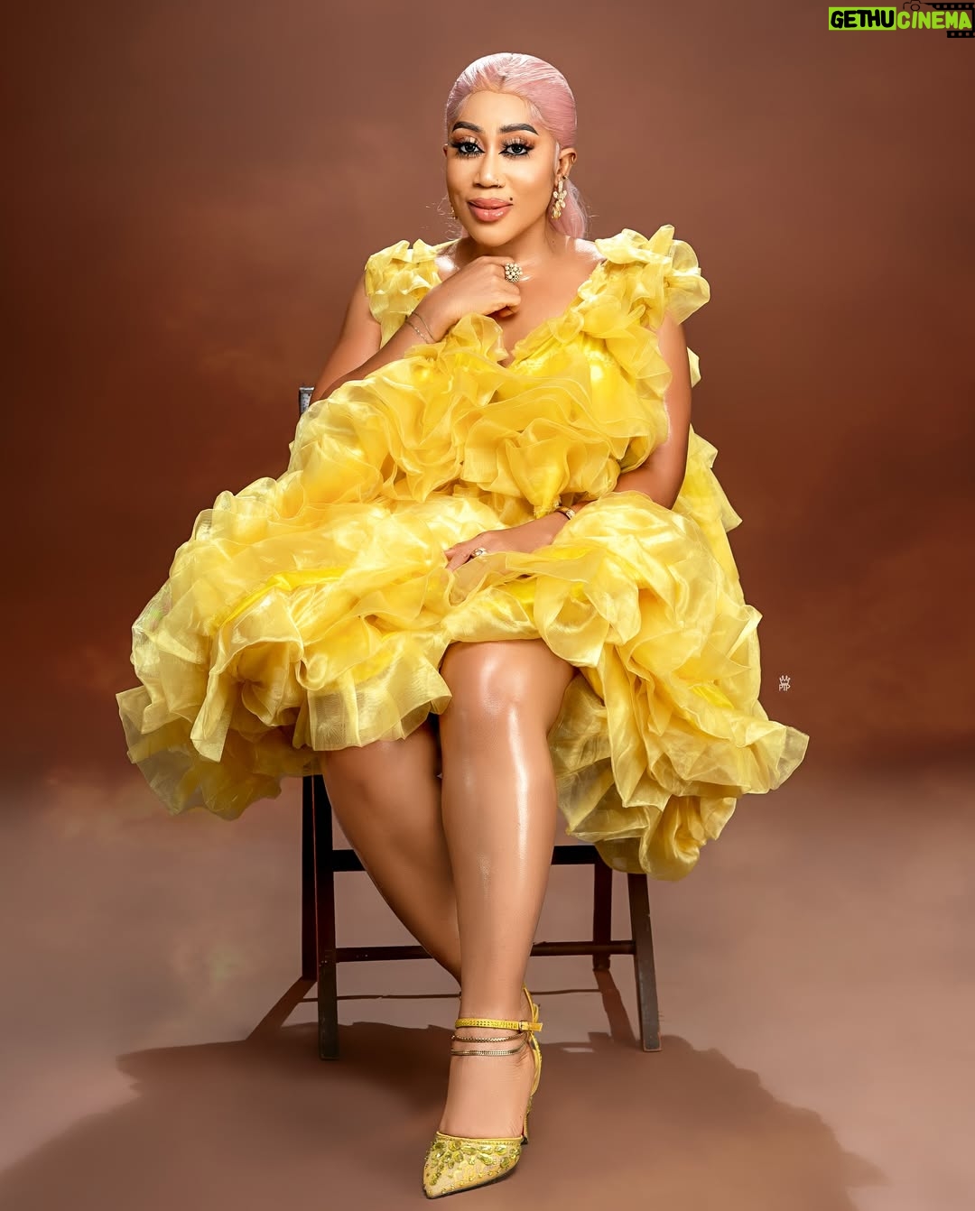 Moyo Lawal - 19.7K Likes - A ray of sunshine ☀️ that has absolutely no capacity to hate or dislike no matter the circumstances….. …. ….. …. Accordingly to
Romans 12-19 …. Do not take revenge, my dear friends, but leave room for Gods wrath, for it is written ; it is mine to avenge”. Says the lord. (20).. on the contrary; if your enemy is hungry , feed him ; if he is thirsty, give him something to drink … …
#loveandlight always
#soblessedandfiercelygrateful
🎆 @praise_that_photographer
💄 @iwalewa_signatures
👗 @selizroyal_headwears
Skinplug @moyolawalplus
#moyobaby