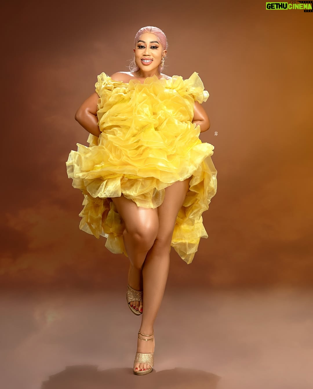 Moyo Lawal - 19.7K Likes - A ray of sunshine ☀️ that has absolutely no capacity to hate or dislike no matter the circumstances….. …. ….. …. Accordingly to
Romans 12-19 …. Do not take revenge, my dear friends, but leave room for Gods wrath, for it is written ; it is mine to avenge”. Says the lord. (20).. on the contrary; if your enemy is hungry , feed him ; if he is thirsty, give him something to drink … …
#loveandlight always
#soblessedandfiercelygrateful
🎆 @praise_that_photographer
💄 @iwalewa_signatures
👗 @selizroyal_headwears
Skinplug @moyolawalplus
#moyobaby