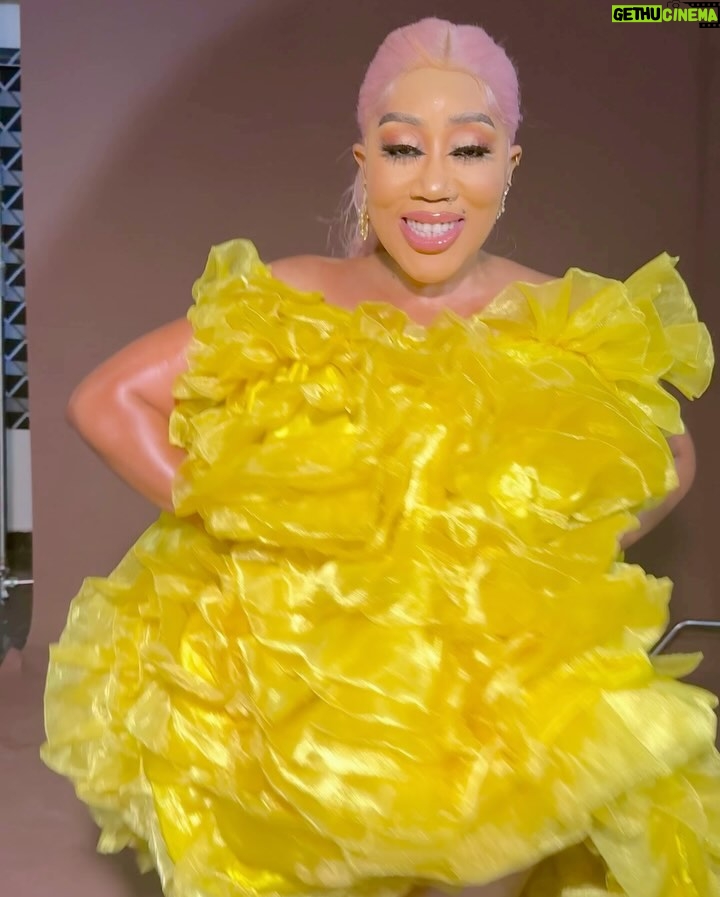 Moyo Lawal - 19.7K Likes - A ray of sunshine ☀️ that has absolutely no capacity to hate or dislike no matter the circumstances….. …. ….. …. Accordingly to
Romans 12-19 …. Do not take revenge, my dear friends, but leave room for Gods wrath, for it is written ; it is mine to avenge”. Says the lord. (20).. on the contrary; if your enemy is hungry , feed him ; if he is thirsty, give him something to drink … …
#loveandlight always
#soblessedandfiercelygrateful
🎆 @praise_that_photographer
💄 @iwalewa_signatures
👗 @selizroyal_headwears
Skinplug @moyolawalplus
#moyobaby