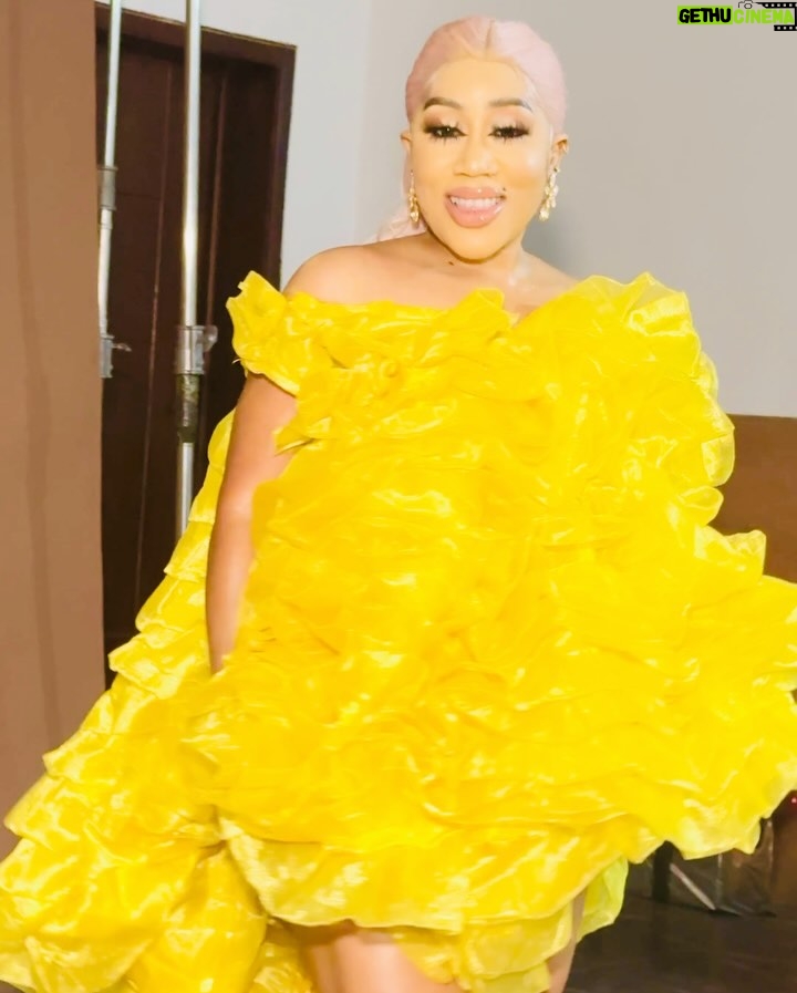Moyo Lawal - 19.7K Likes - A ray of sunshine ☀️ that has absolutely no capacity to hate or dislike no matter the circumstances….. …. ….. …. Accordingly to
Romans 12-19 …. Do not take revenge, my dear friends, but leave room for Gods wrath, for it is written ; it is mine to avenge”. Says the lord. (20).. on the contrary; if your enemy is hungry , feed him ; if he is thirsty, give him something to drink … …
#loveandlight always
#soblessedandfiercelygrateful
🎆 @praise_that_photographer
💄 @iwalewa_signatures
👗 @selizroyal_headwears
Skinplug @moyolawalplus
#moyobaby