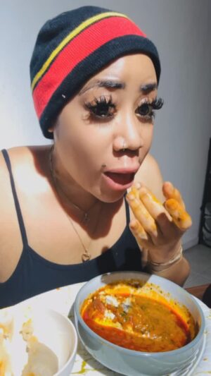 Moyo Lawal Instagram - Do you chew your swallow or u just swallow it 🤷‍♂️