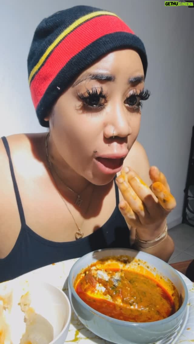 Moyo Lawal - 16.8K Likes - Do you chew your swallow or u just swallow it 🤷♂️