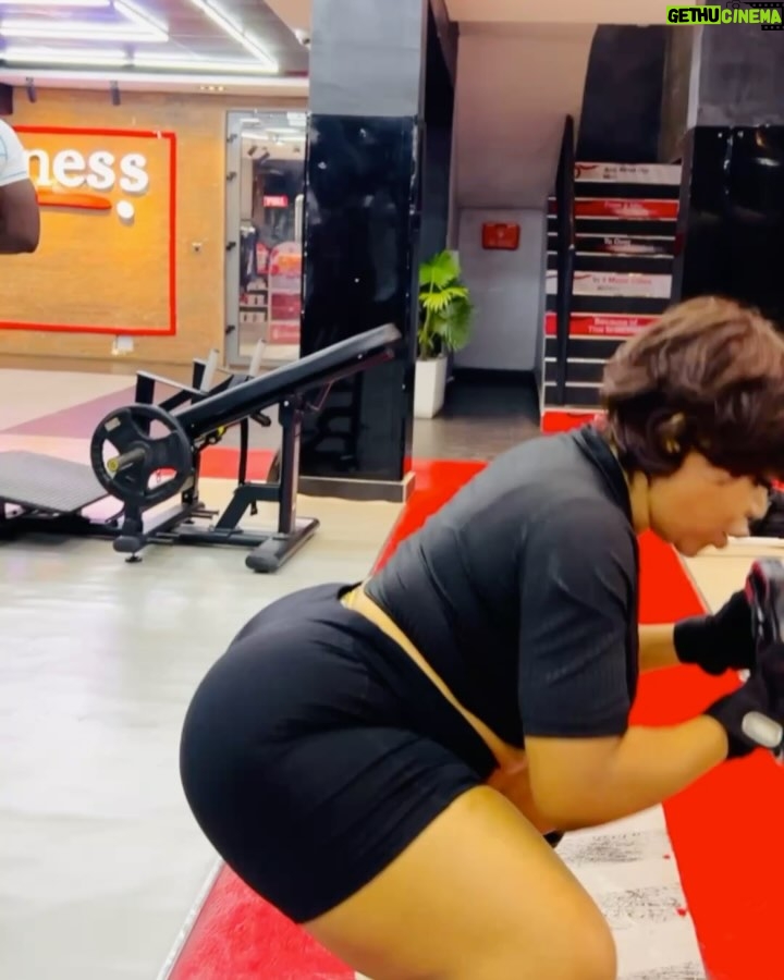 Moyo Lawal - 16.1K Likes - Slide 2 is what I really do throughout my workout 🙈then d last slide seems to be a fav🤷♂️…. How I still get amazing results is totally beyond me 🤣🤣my trainer has seen sege in this life eeeeh …. …. P.s if like me , you have naturally fat wobbly thighs and you are not doing any of this workouts …. I don’t even know what to tell you 🥹🥹…. Yes … my body is still paining me 😭🥹everywhere 🤷♂️
Skinplug @moyolawalplus
#Gymgirlie