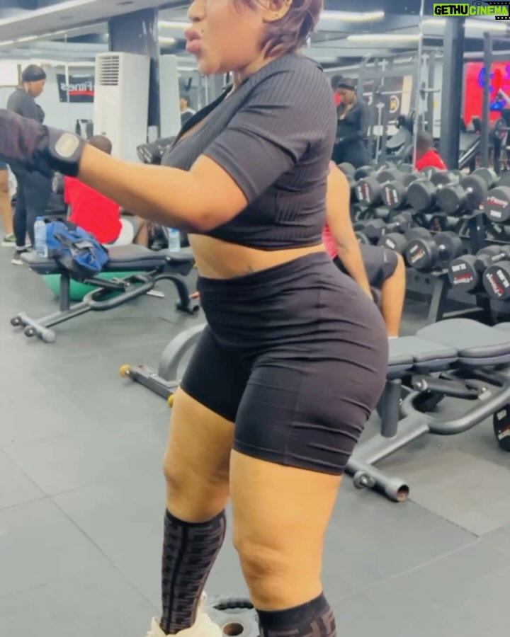 Moyo Lawal - 16.1K Likes - Slide 2 is what I really do throughout my workout 🙈then d last slide seems to be a fav🤷♂️…. How I still get amazing results is totally beyond me 🤣🤣my trainer has seen sege in this life eeeeh …. …. P.s if like me , you have naturally fat wobbly thighs and you are not doing any of this workouts …. I don’t even know what to tell you 🥹🥹…. Yes … my body is still paining me 😭🥹everywhere 🤷♂️
Skinplug @moyolawalplus
#Gymgirlie