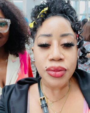 Moyo Lawal Instagram - Cruise ship to Malaysia time for the bday girl @maryremmynjoku 
#Wisermary  with the team @uzee_usman @chiemela33 
P.s I had to use raw sound because the entertainment they used to welcome us on the ship eeeh 🤣🤣🤣… p.s we were the only black people on the ship 🤣🤣…
