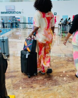 Moyo Lawal Instagram - Cruise ship to Malaysia time for the bday girl @maryremmynjoku 
#Wisermary  with the team @uzee_usman @chiemela33 
P.s I had to use raw sound because the entertainment they used to welcome us on the ship eeeh 🤣🤣🤣… p.s we were the only black people on the ship 🤣🤣…