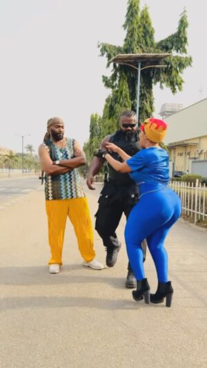 Moyo Lawal Instagram - A very short story 🤣🤣 … @streettakedown anything can happen , be vigilant .. 
  P.s Tomorrow we go live @streettakedown youtube … Between @officialkelvinpower and @seunakindeleofficial who do you think won? 🤣🤣
#streettakedown 
Meanwhile can u believe how slim my legs have gotten ? 😩🥹this is not surgery yooo 🙃🙏